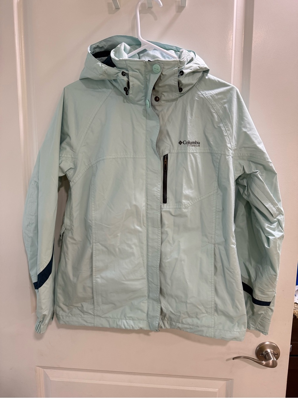 Columbia womens Mint Green Hooded Rain Jacket